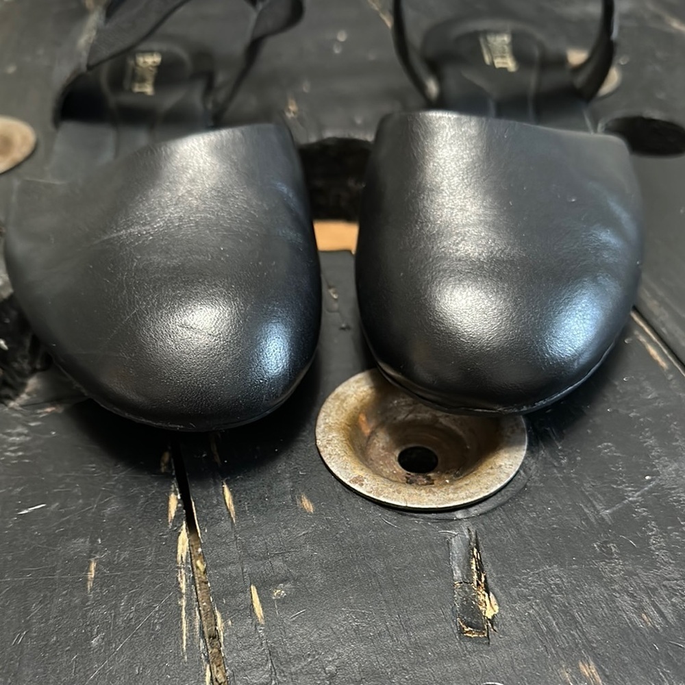 Born Women's Black Strappy Flats - Picture 6 of 13
